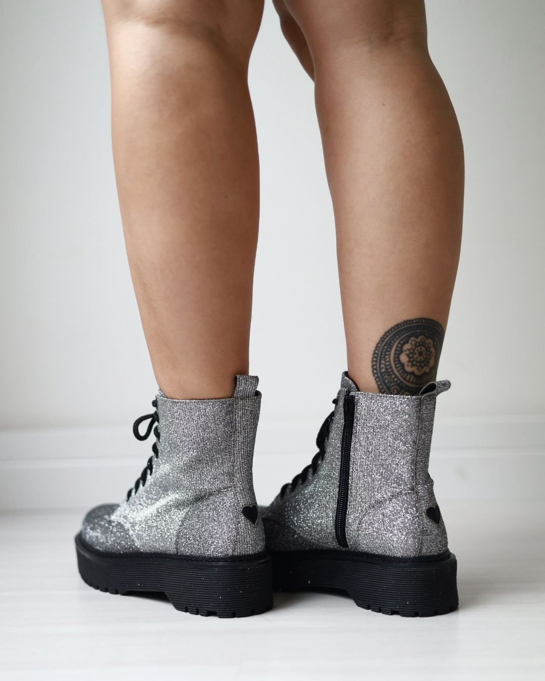 Bota Coturno Zoe - Não possui troca, sujeito a defeitos