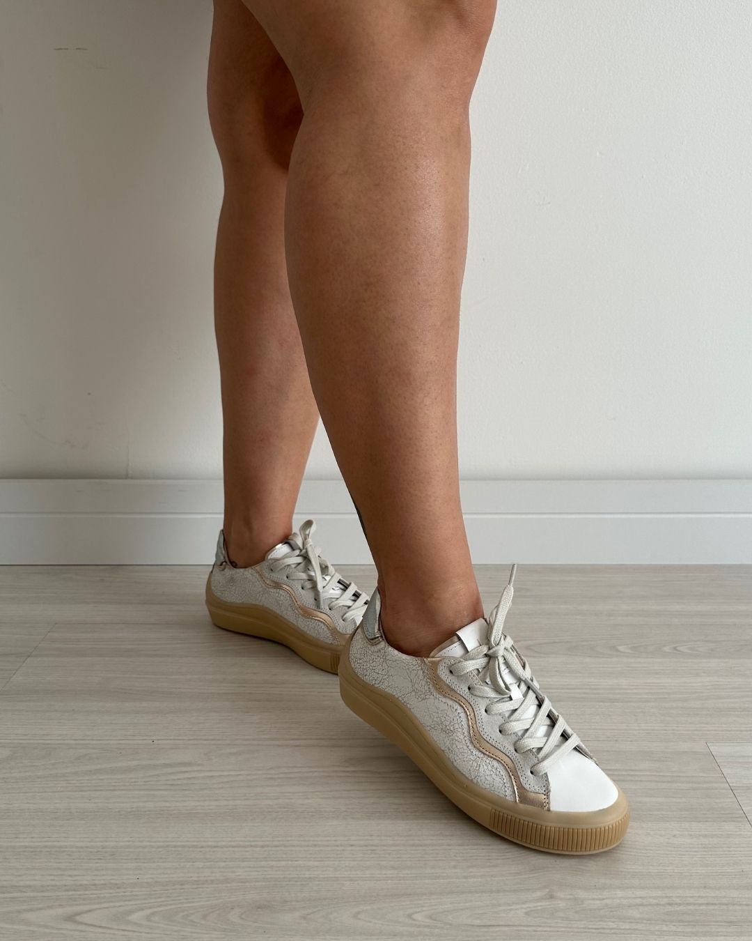Tênis Off White/Dourado Couro Legítimo Heide