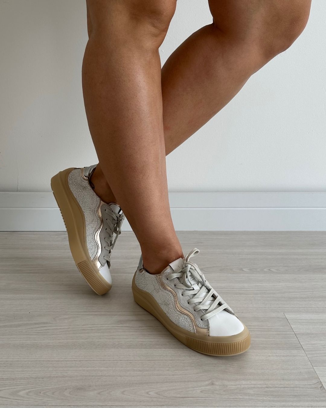Tênis Off White/Dourado Couro Legítimo Heide