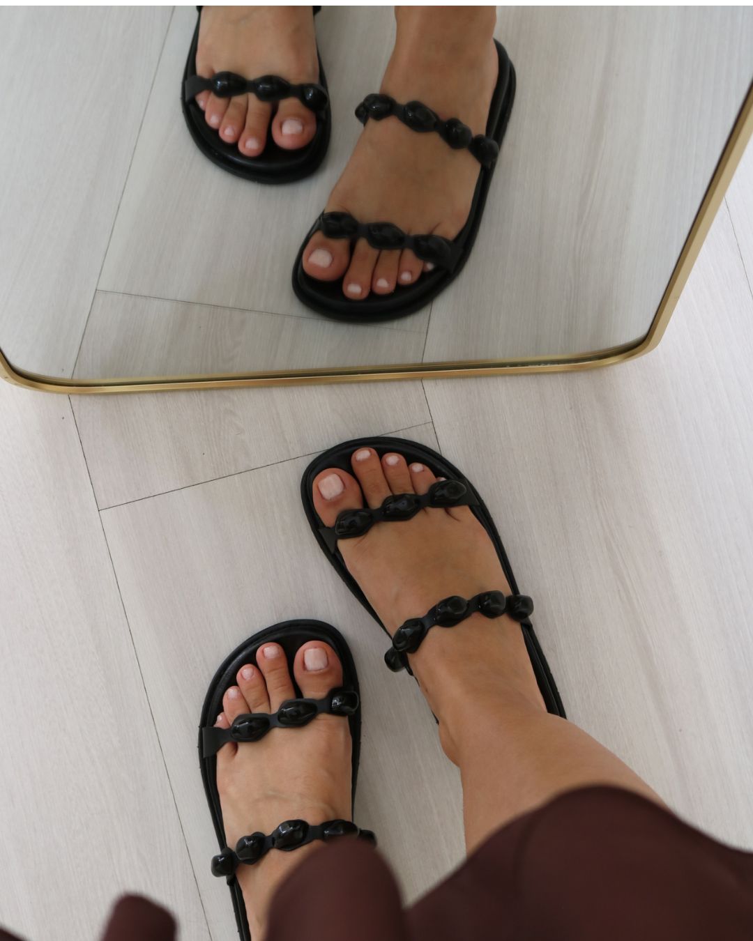 Flat Preto Vani