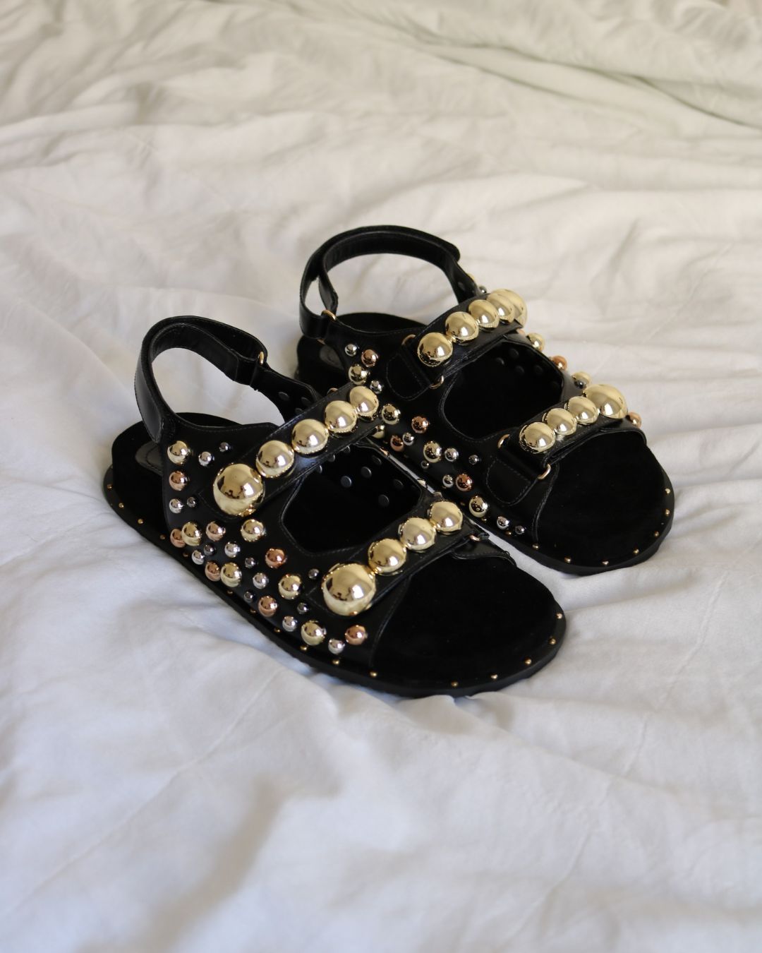 Sandália Papete com Aplicações em Couro Legítimo Preto Raíssa