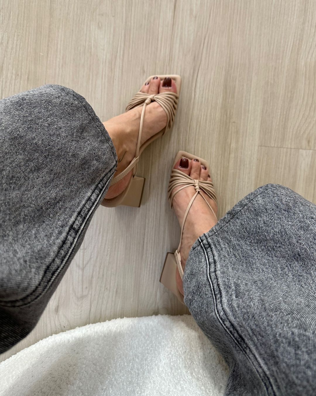 Sandália Em Couro Salto Bloco Abigail