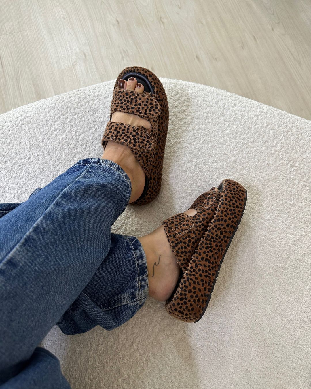 Flat Velcro Animal Print Beatrice