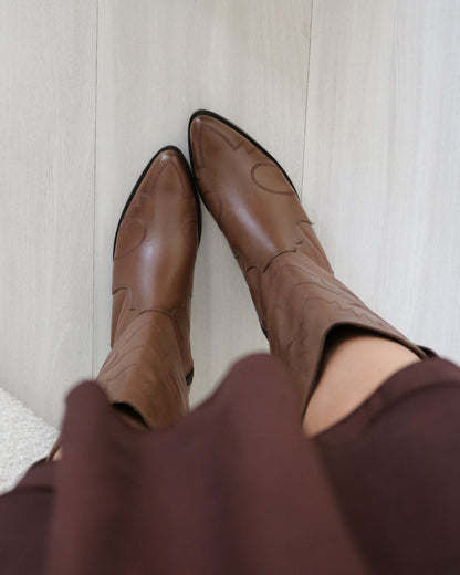 Bota Cano Médio em Couro Legítimo Marrom Dália