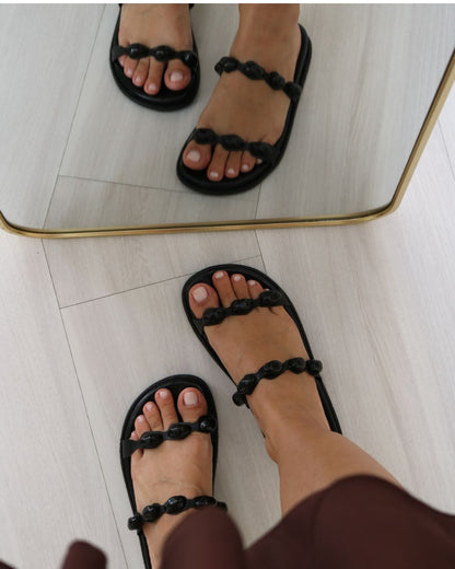 Flat Preto Vani