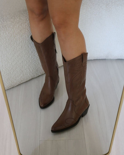 Bota Cano Médio em Couro Legítimo Marrom Dália