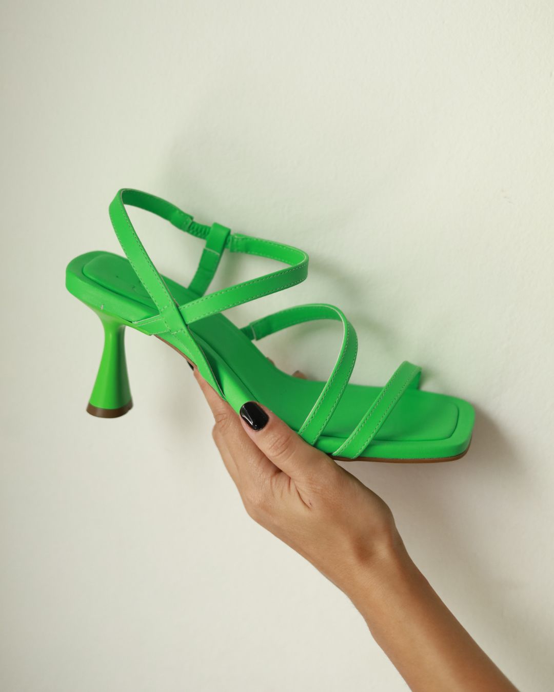 Sandália Thayla Verde - sujeito a pequenos defeitos