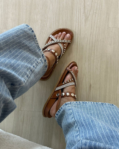 Sandália Papete Aplicações Em Couro Caramelo Joana