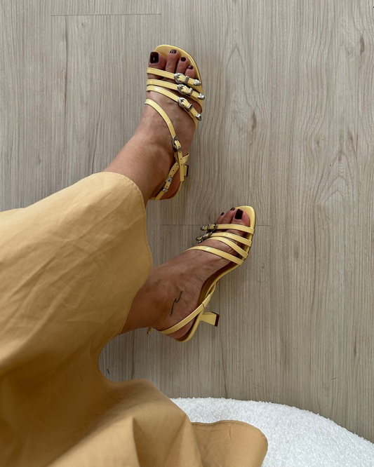 Sandália Salto Baixo Manteiga Ariane