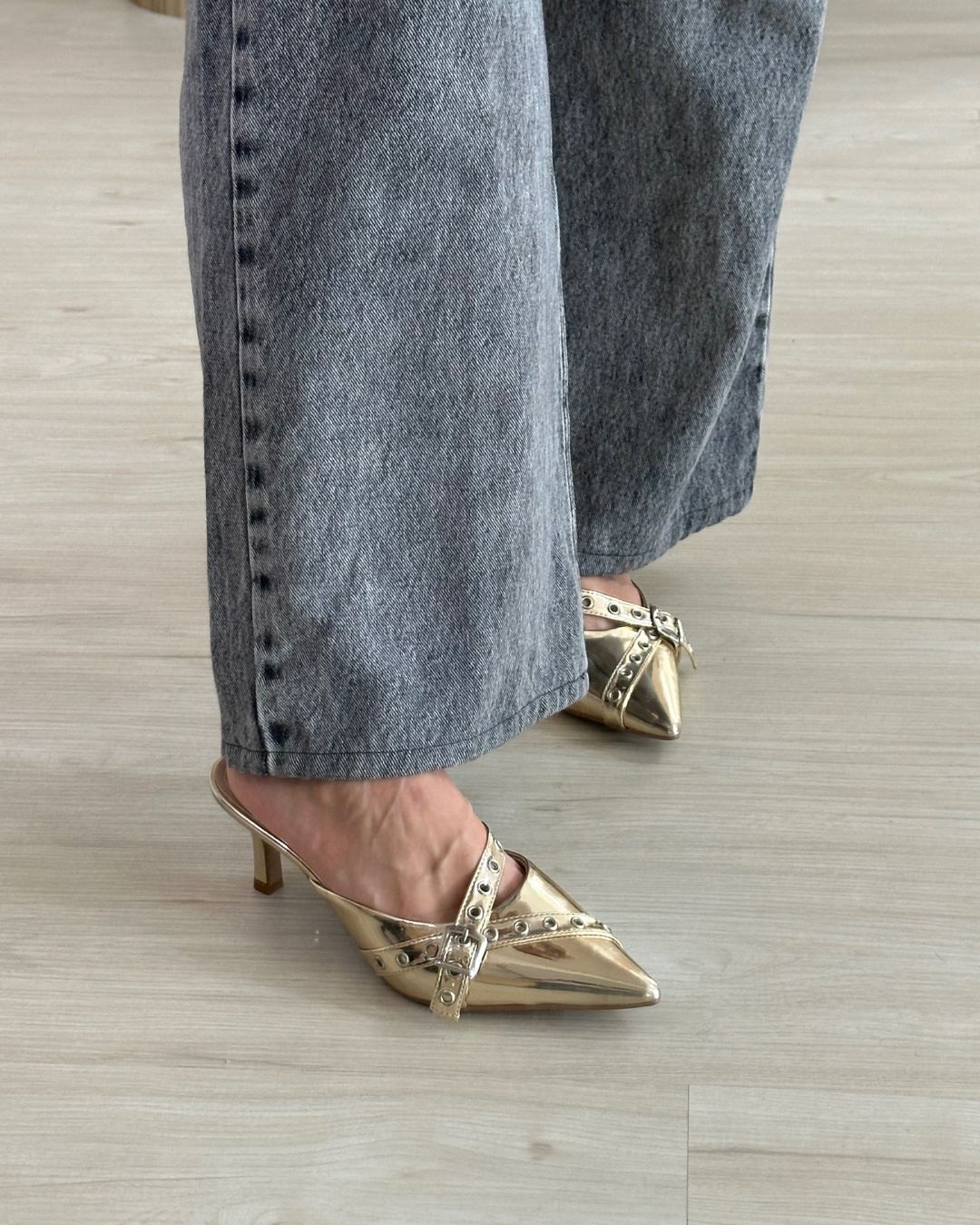 Mule Ilhós Em Couro Legítimo Elsa