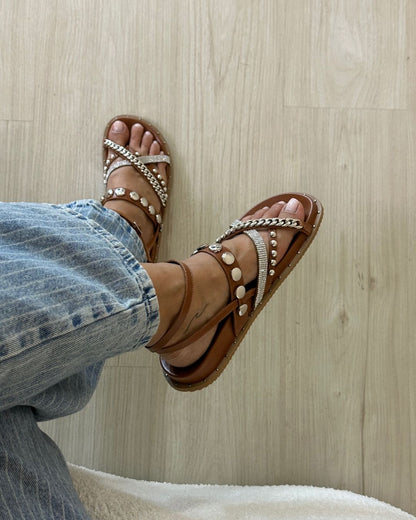 Sandália Papete Aplicações Em Couro Caramelo Joana