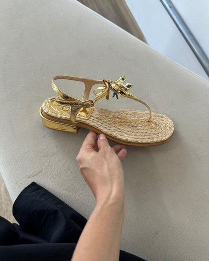 Sandália Pingentes Em Couro Legítimo Dourado Uyara